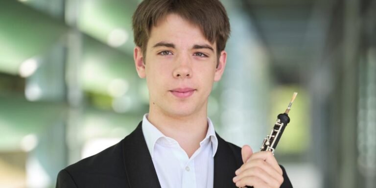 Oboe Player Wanted: Understanding the Demand for Skilled Oboists in Modern Music bishopton stratford